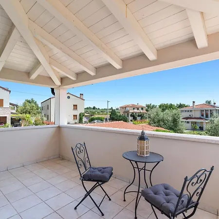 Villa Bellissima With Pool Near Porec *