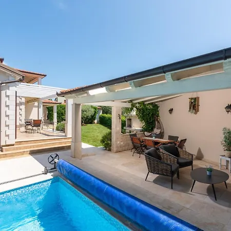 Villa Bellissima With Pool Near Porec *