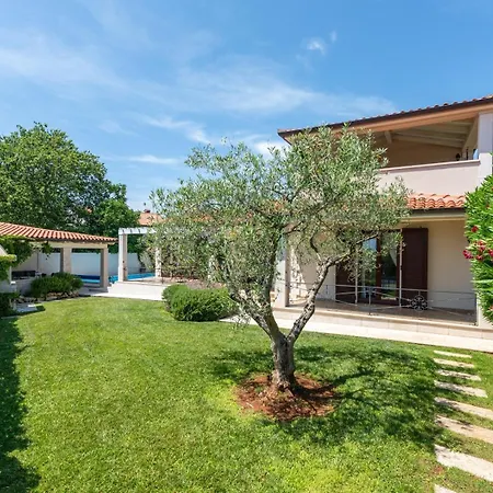 Bellissima With Pool Near Porec