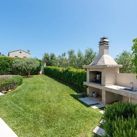 Bellissima With Pool Near Porec וילה