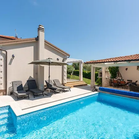Willa Bellissima With Pool Near Porec