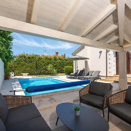 Bellissima With Pool Near Porec Willa *