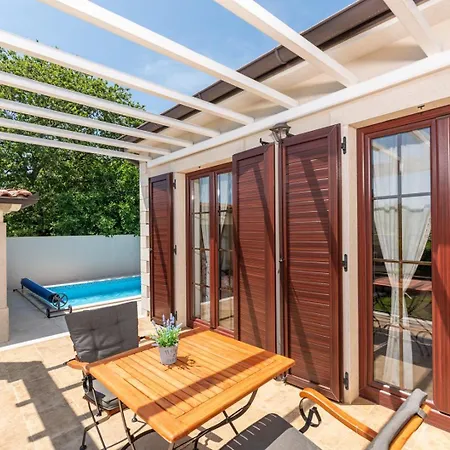 Villa Bellissima With Pool Near Porec *