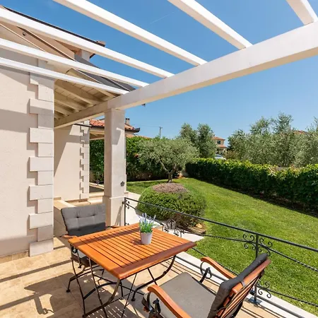 Bellissima With Pool Near Porec וילה Kukci