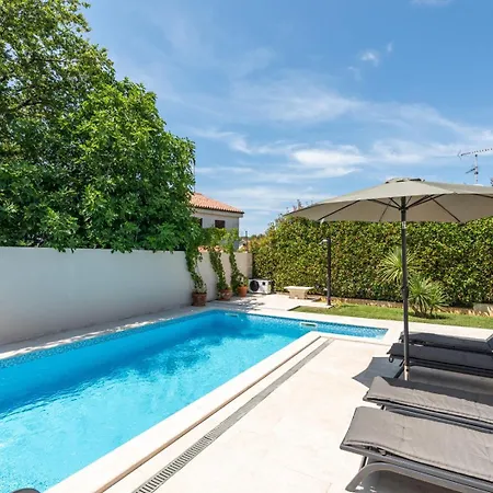 וילה Bellissima With Pool Near Porec Kukci